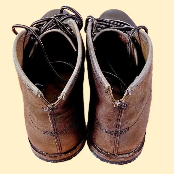 Timberland Dark Brown Leather Chukka Boots with Classic Design - Picture 2 of 6